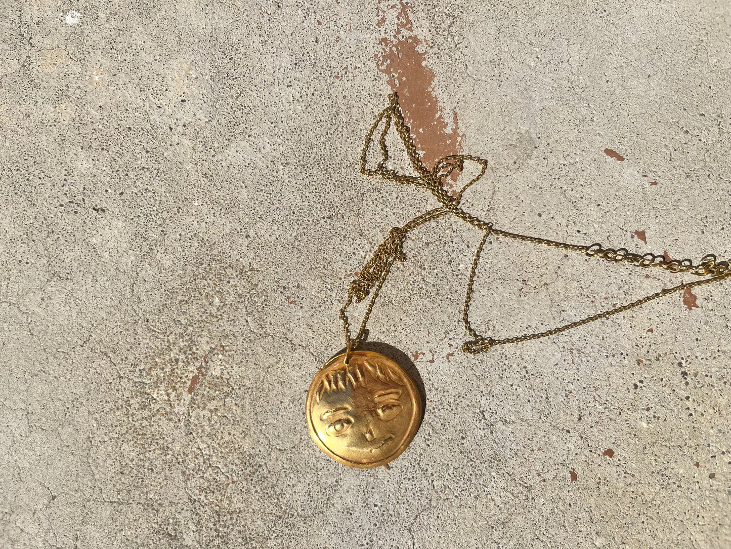 Face gold necklace
