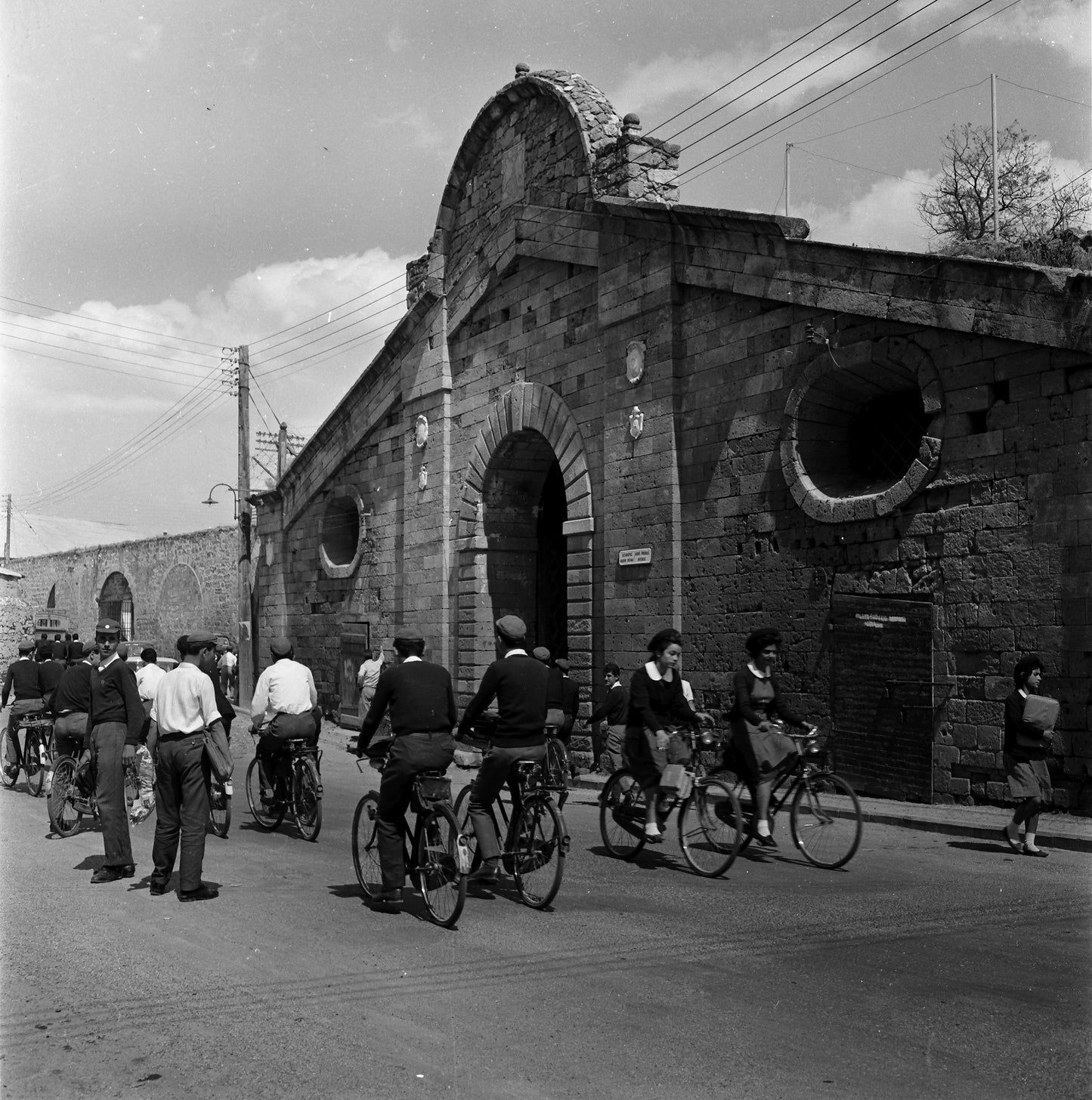 Delivering Views #09 - Postcard Pack / "Φώτο Μίκης"