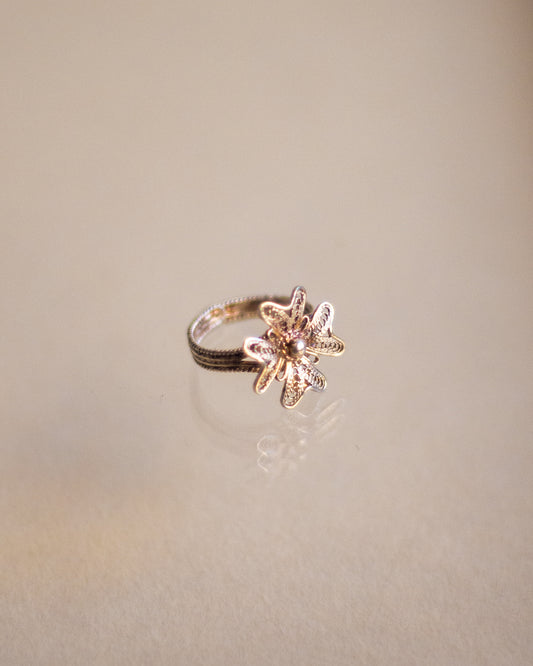 Silver ring with flower