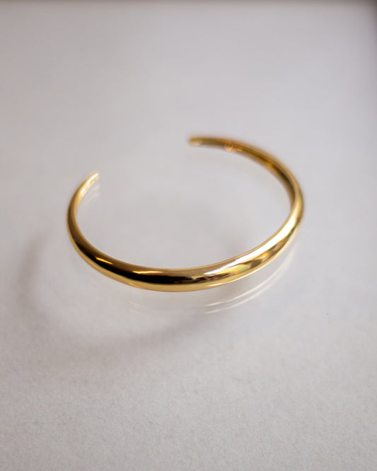 Gold pleated hand cuff bracelet