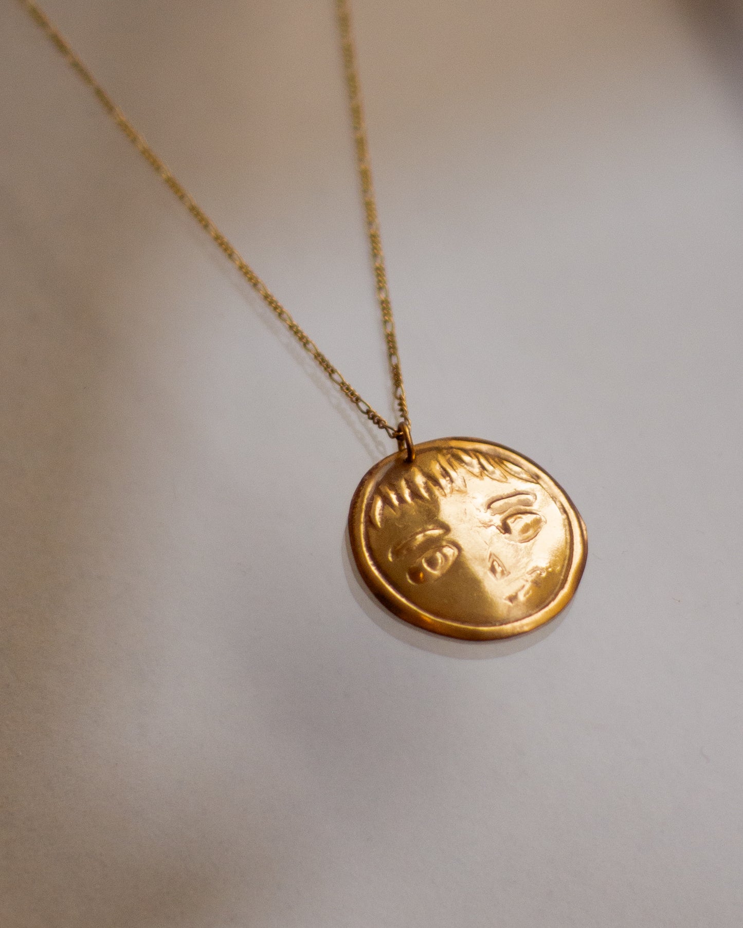 Face gold necklace