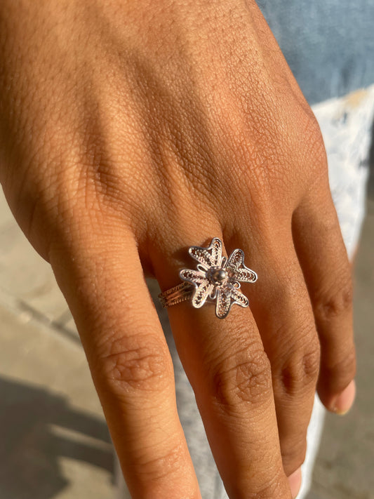 Silver ring with flower