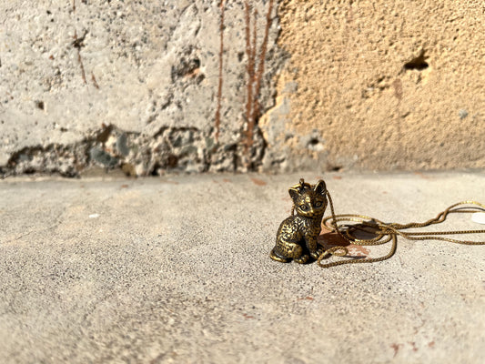 Cat necklace bronze